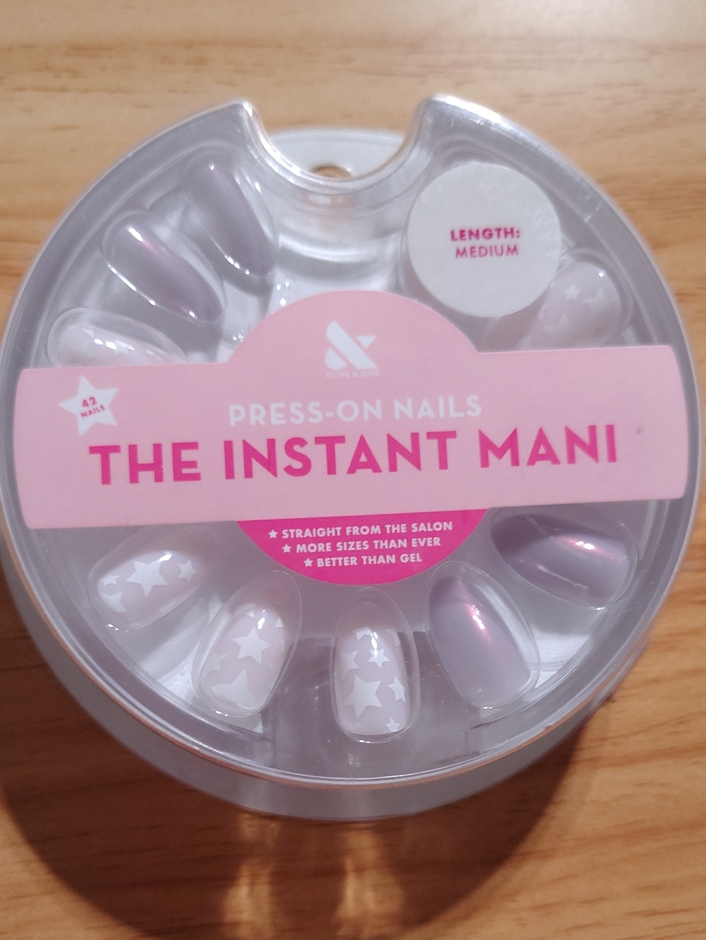 The Instant Mani Press-On Nails — Pink Star Accent (Medium)